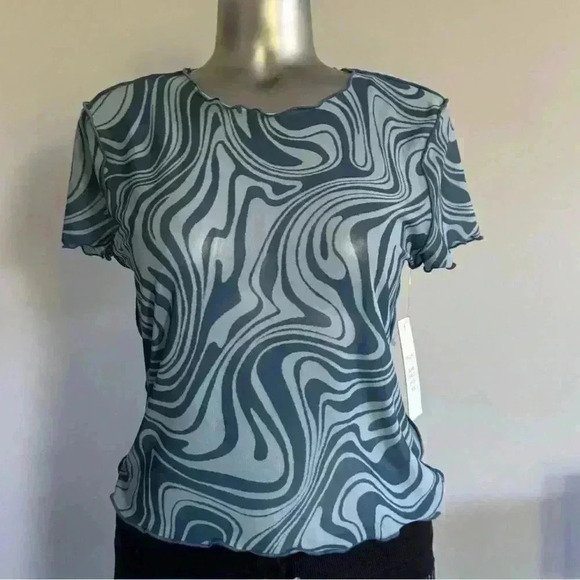 🆕Mesh Crop Top - Picture 2 of 13